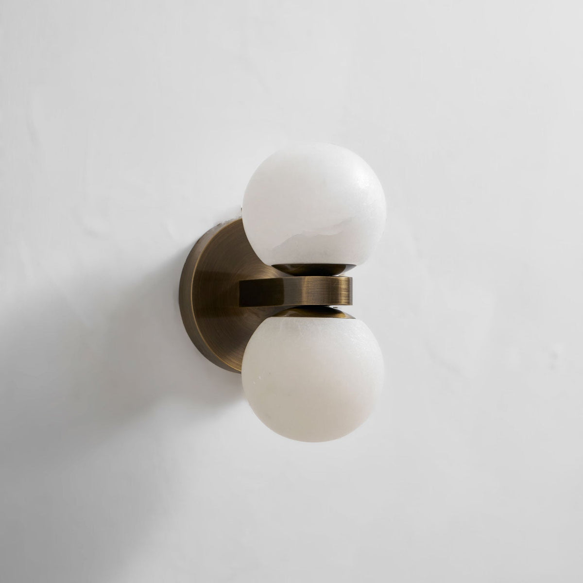 Lumenor albast Celestia Orb wandlamp