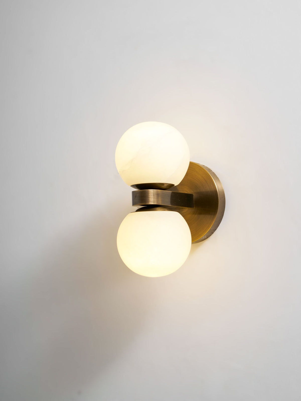 Lumenor albast Celestia Orb wandlamp