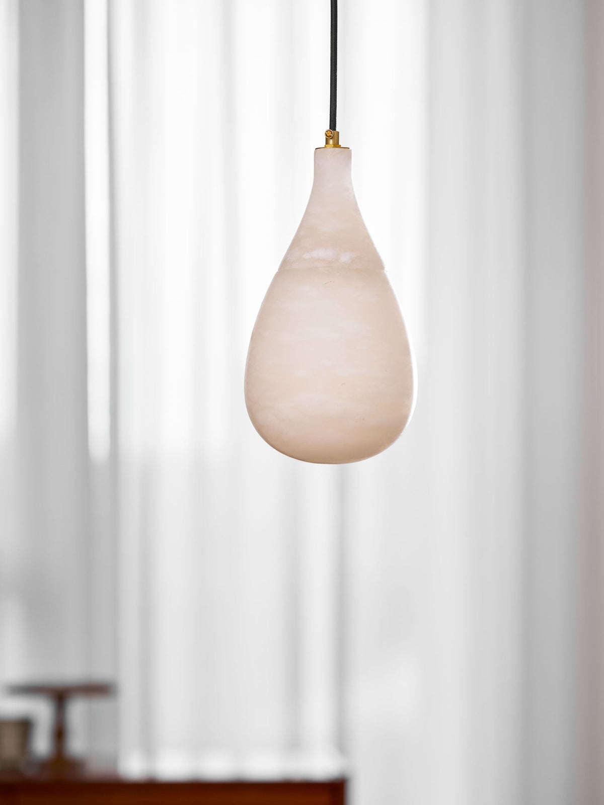 Avenith hanglamp met albasten druppelvormige kap