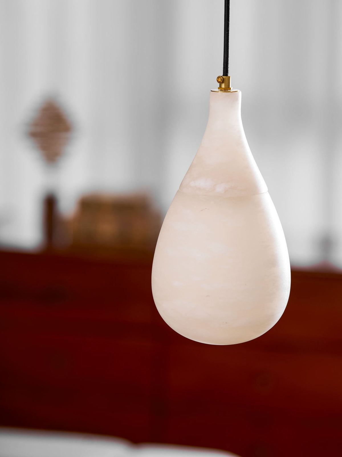 Avenith hanglamp met albasten druppelvormige kap