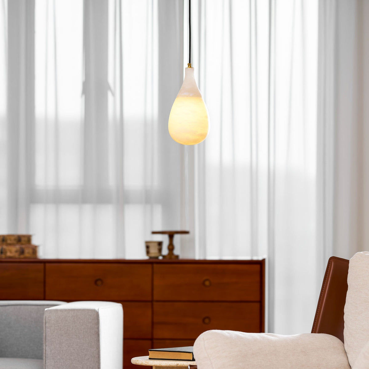 Avenith hanglamp met albasten druppelvormige kap