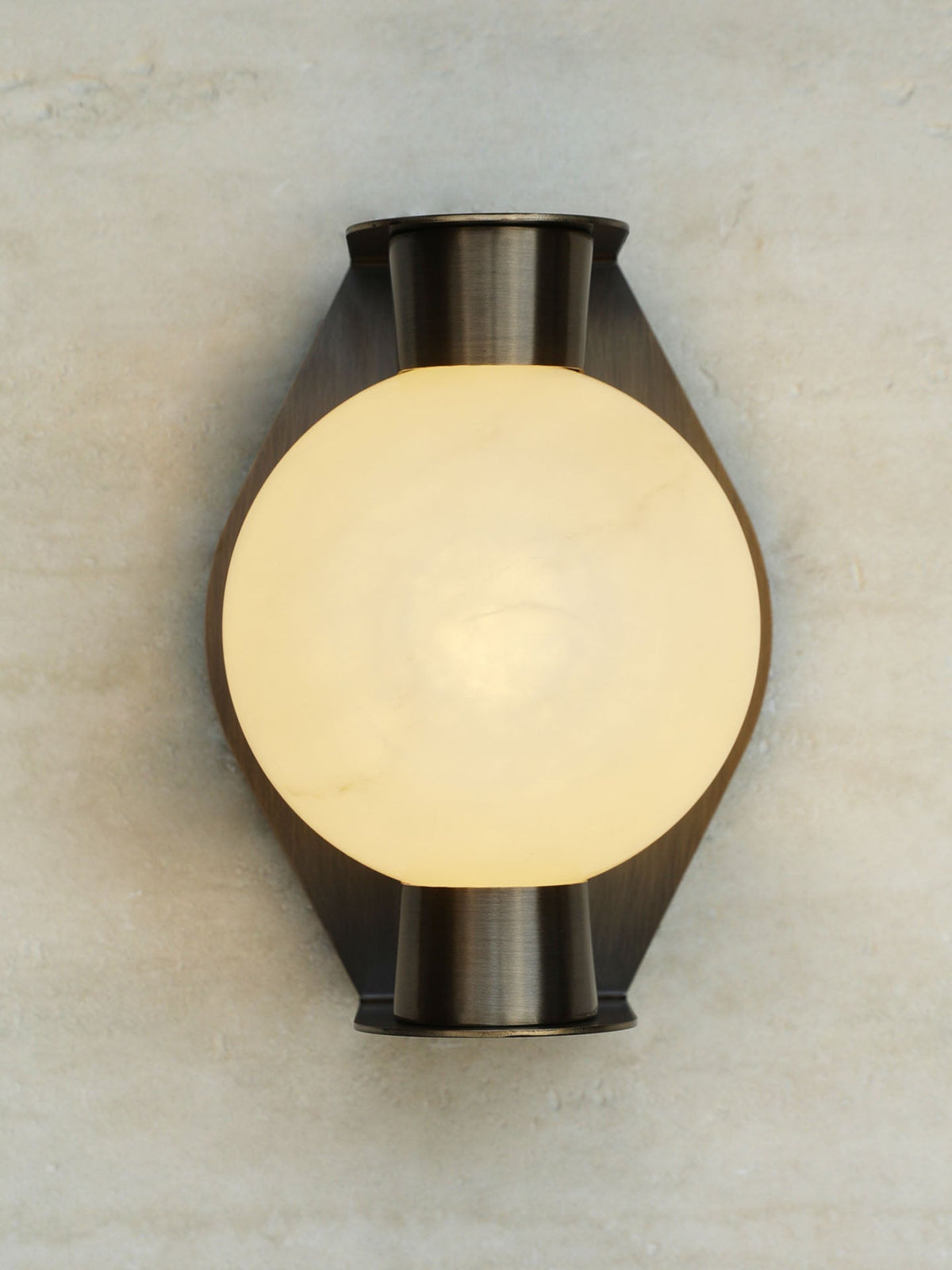 Caldrien Albast bol albasten wandlamp