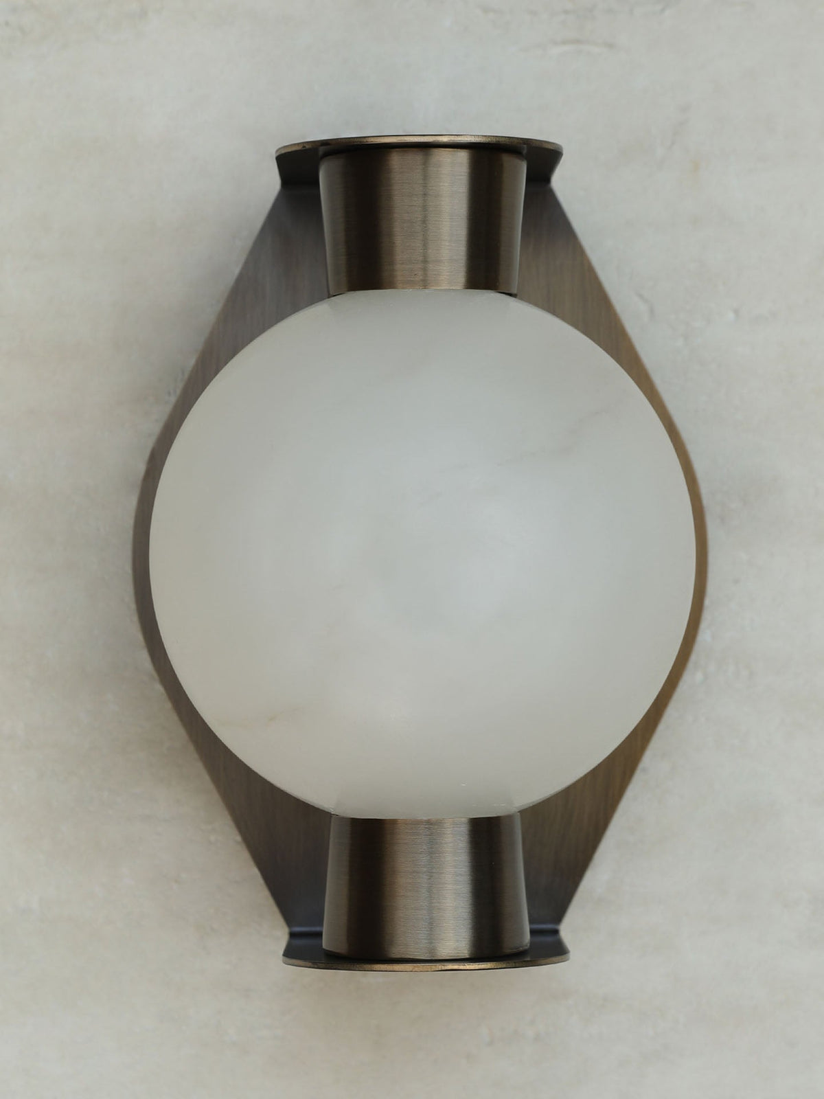 Caldrien Albast bol albasten wandlamp
