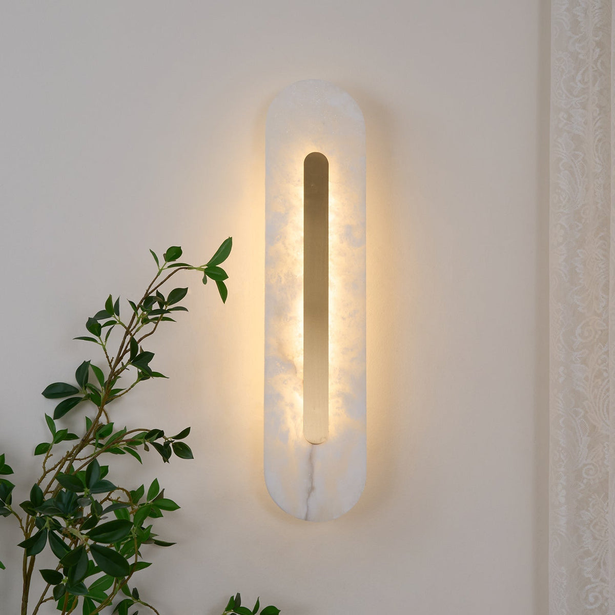 Selvia Minimalistische wandlamp van albast