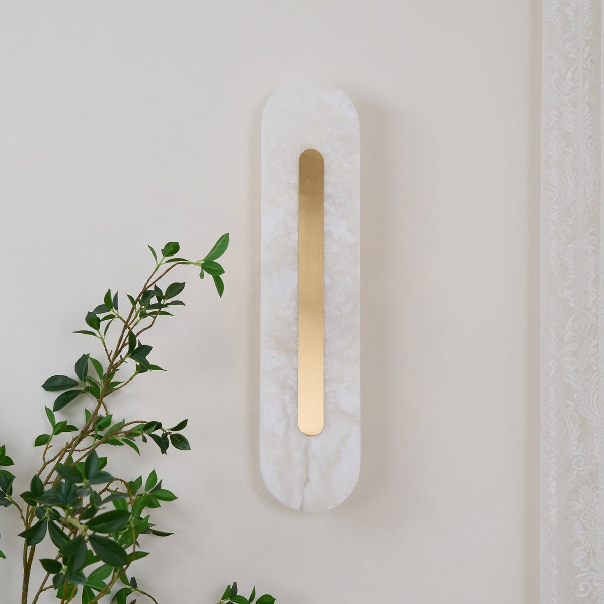 Selvia Minimalistische wandlamp van albast