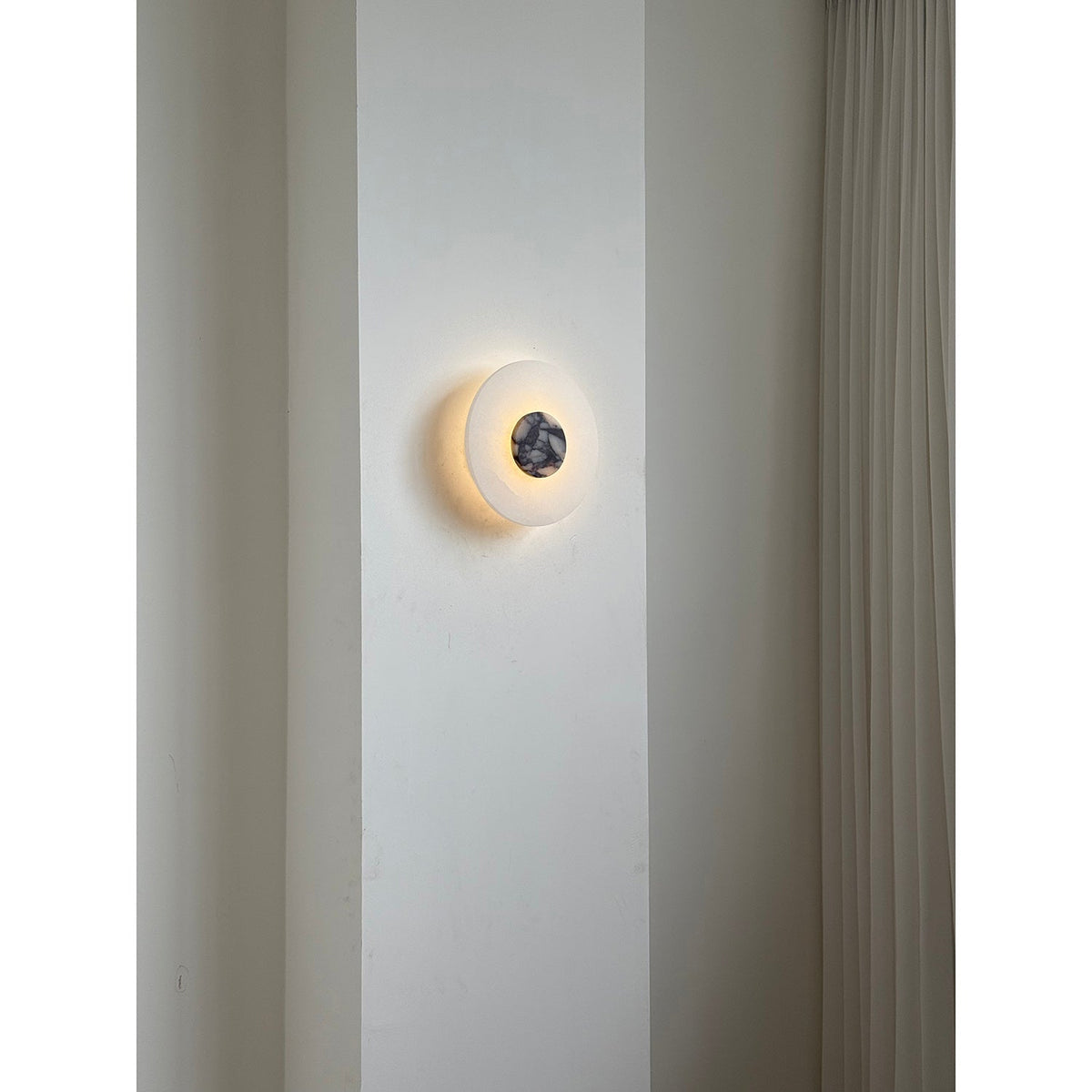 Rauduvyi Moderne wandlamp in albast met minimalistisch design