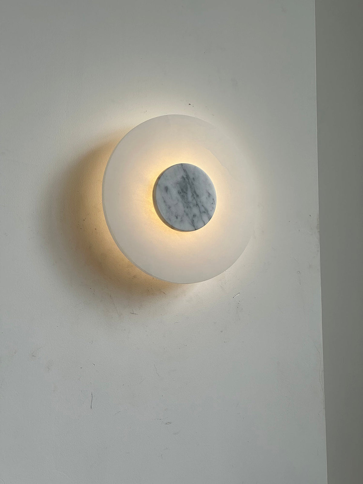 Rauduvyi Moderne wandlamp in albast met minimalistisch design