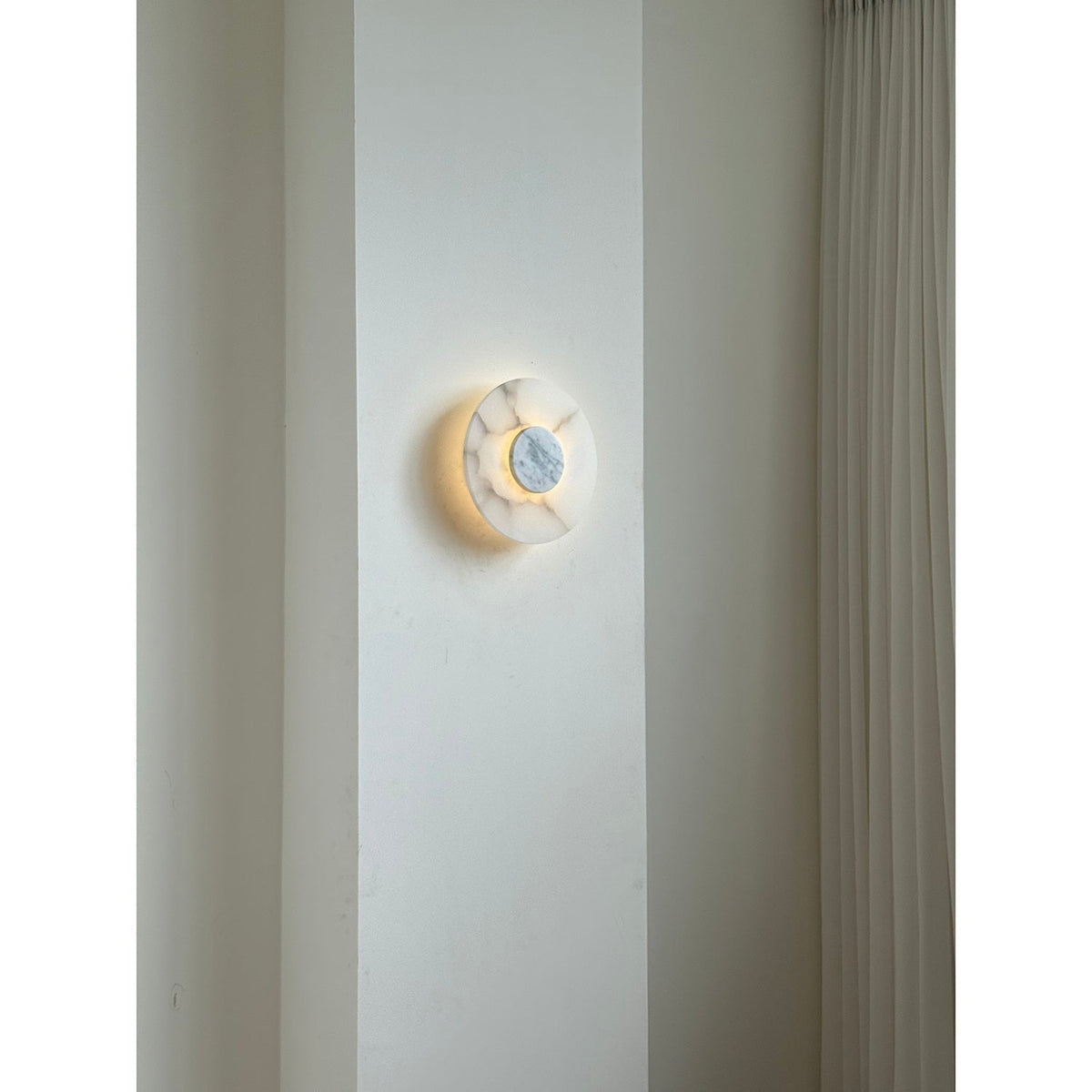 Rauduvyi Moderne wandlamp in albast met minimalistisch design