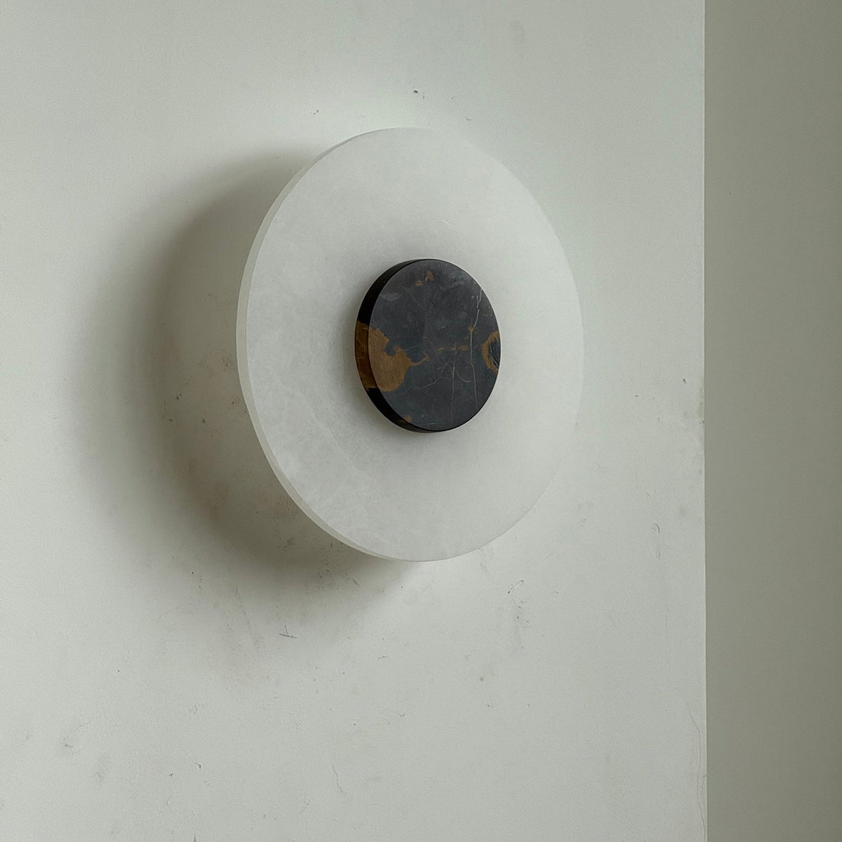 Rauduvyi Moderne wandlamp in albast met minimalistisch design