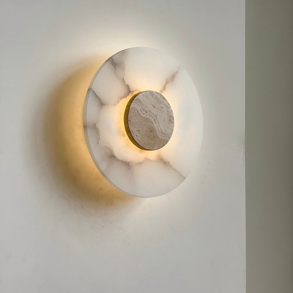 Rauduvyi Moderne wandlamp in albast met minimalistisch design