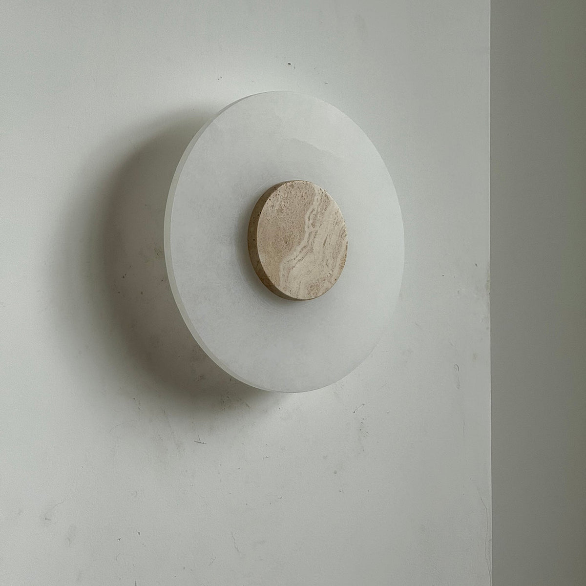 Rauduvyi Moderne wandlamp in albast met minimalistisch design