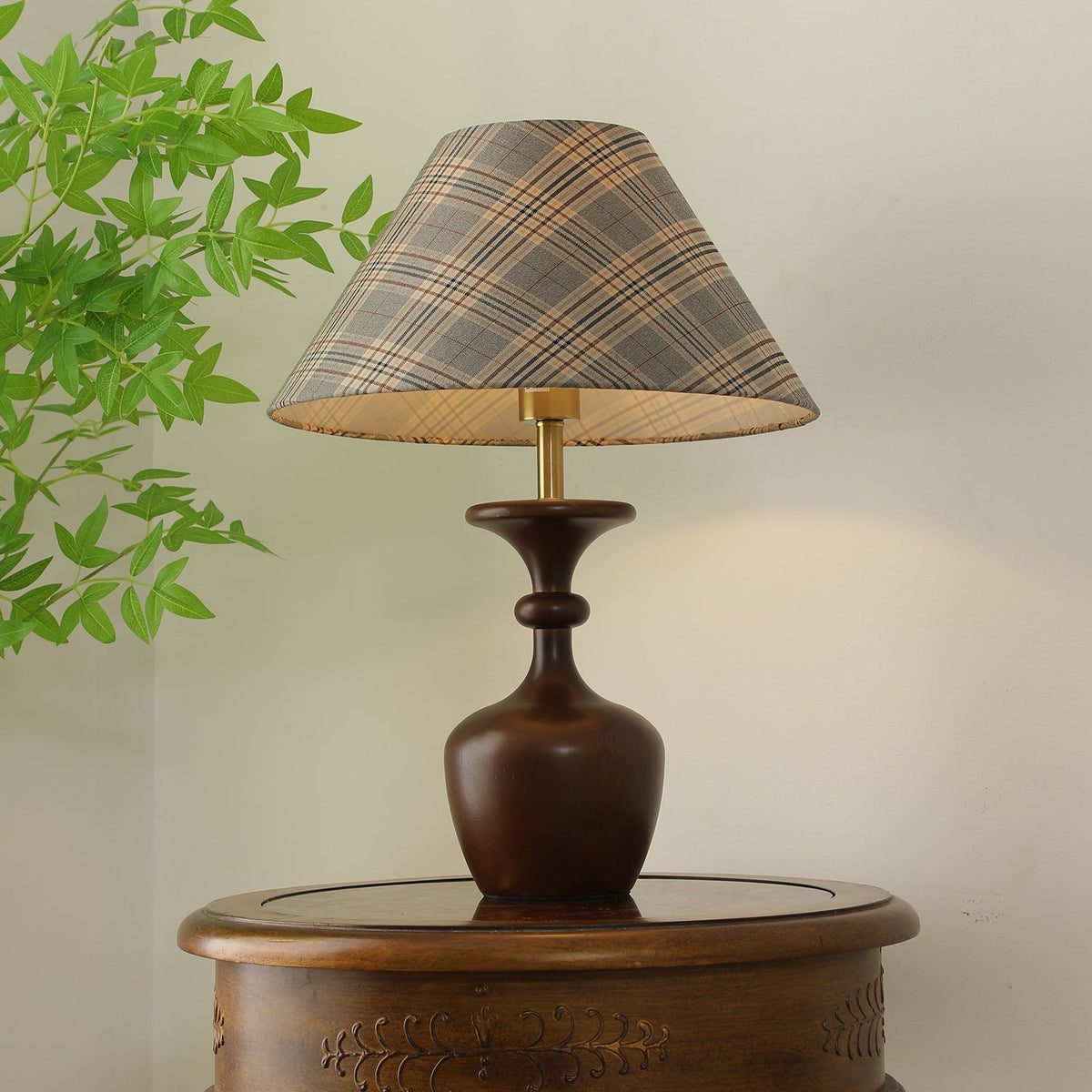 Alina Houten tafellamp met Beige Stof