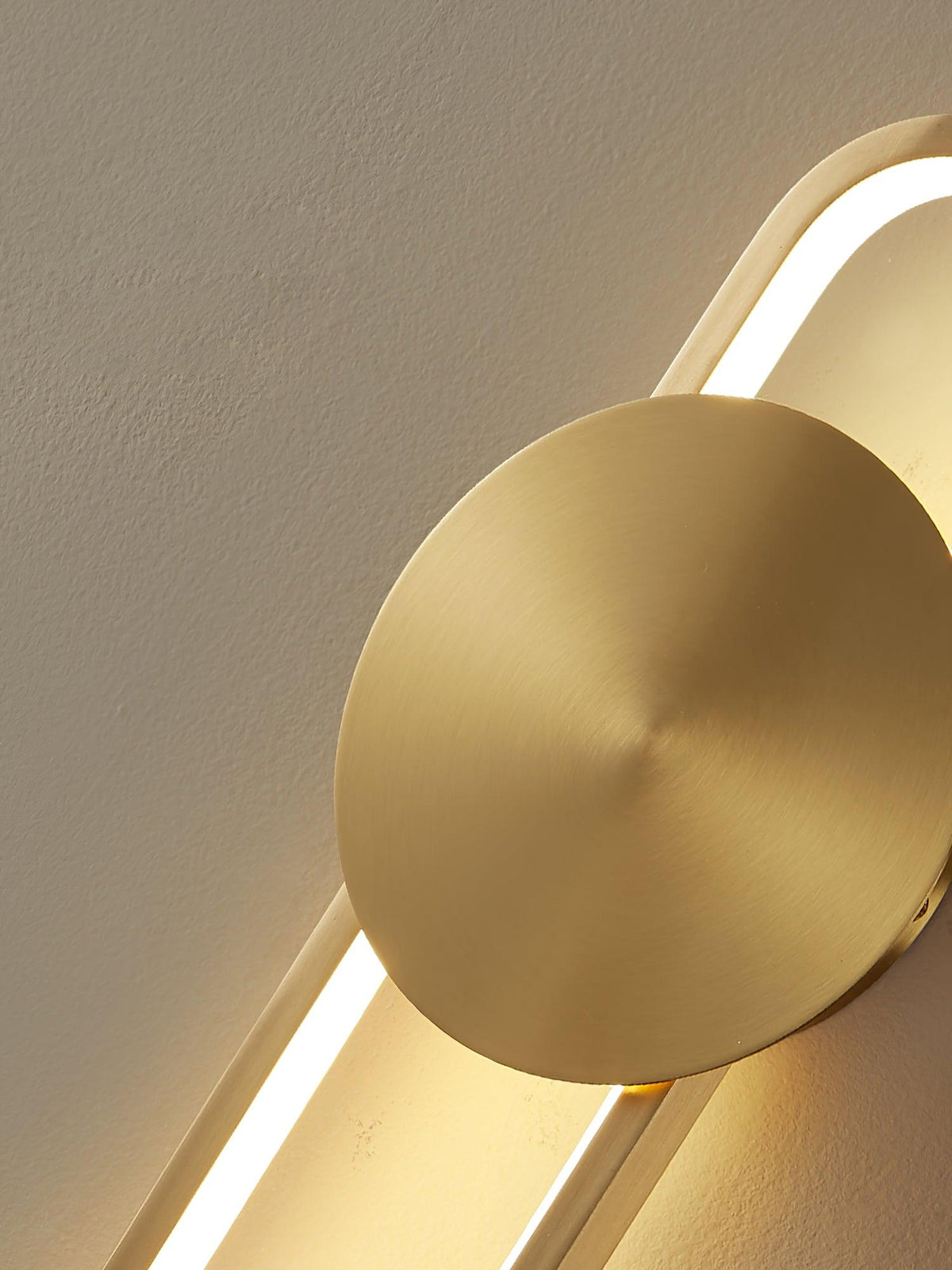 Orieniella Moderne minimalistische wandlamp van messing