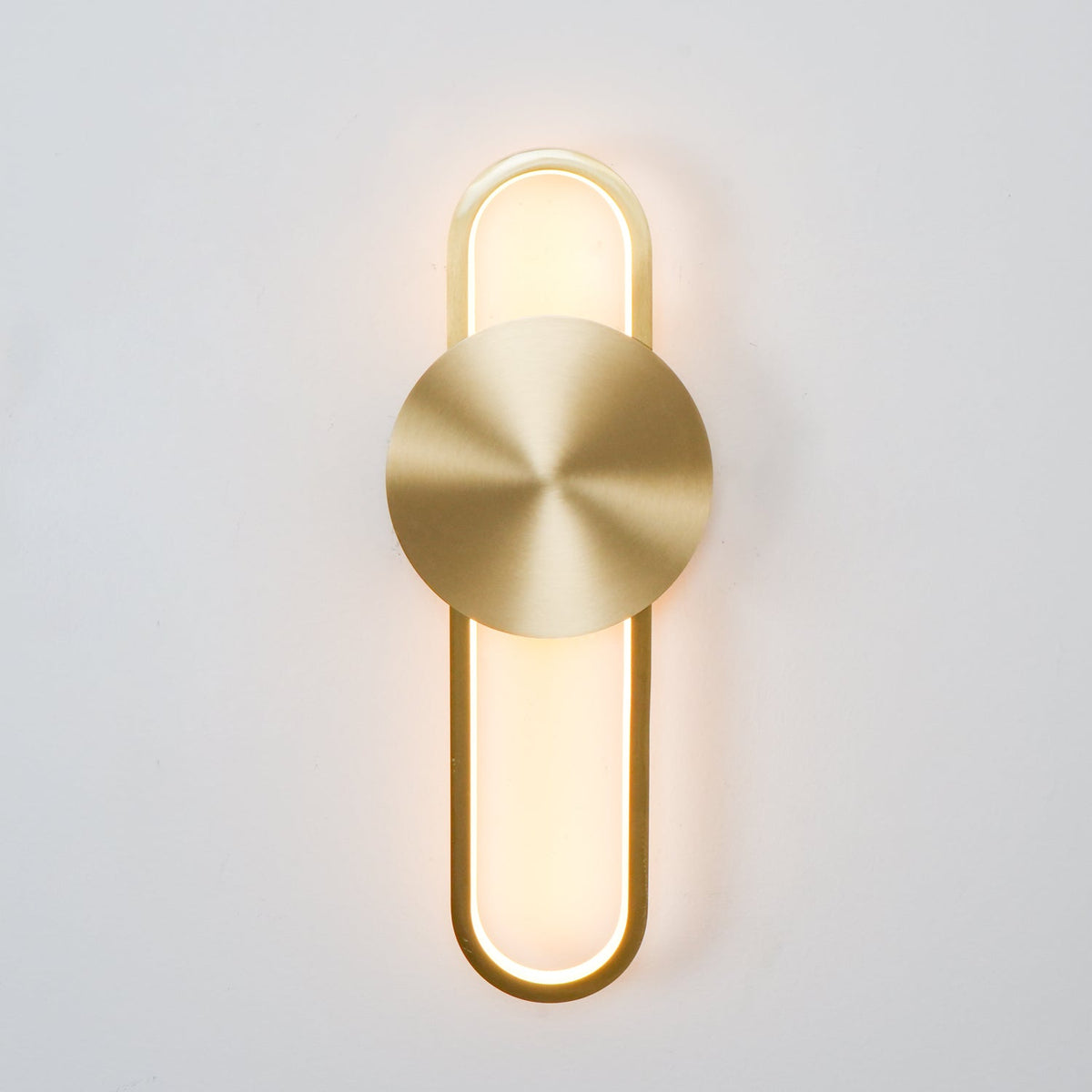 Orieniella Moderne minimalistische wandlamp van messing