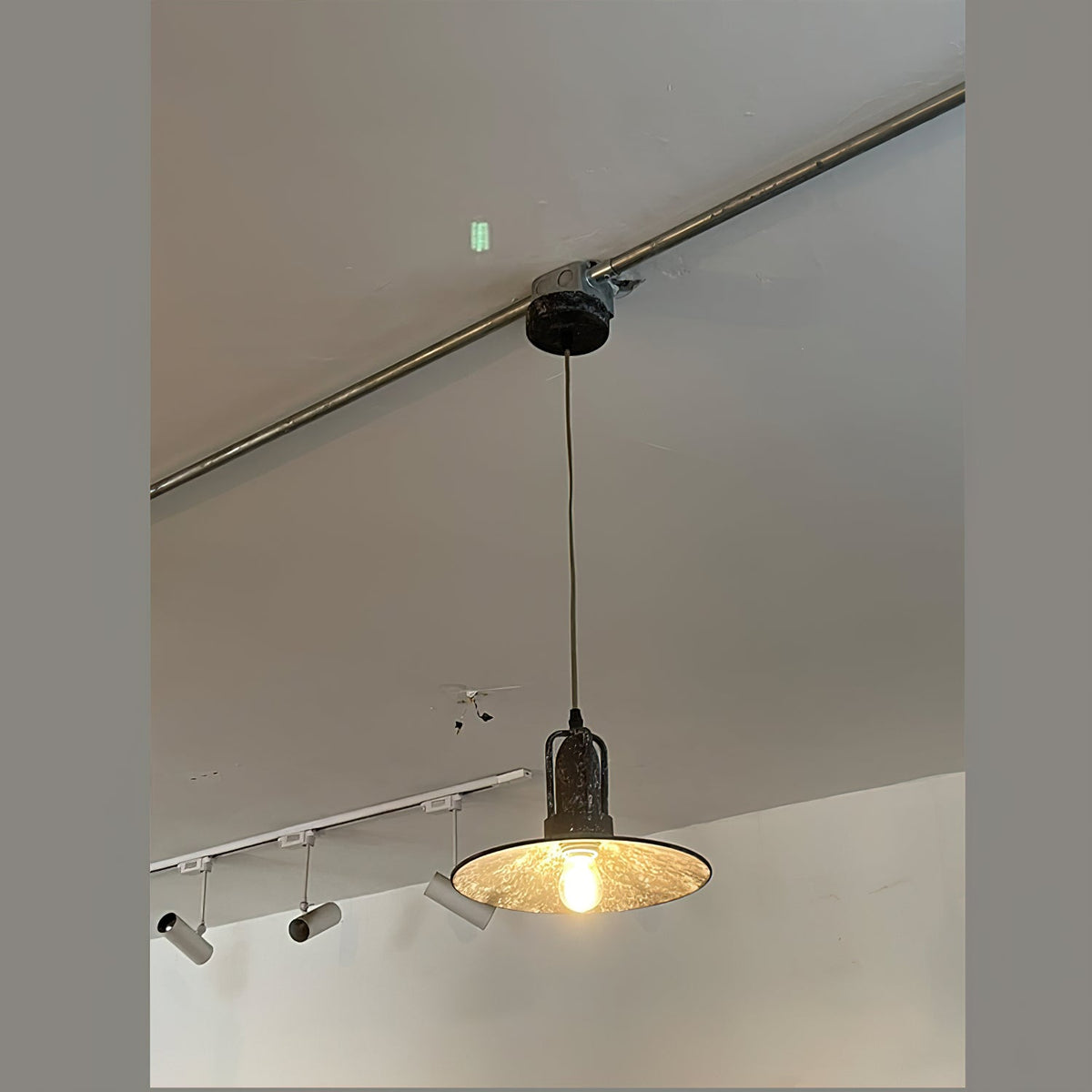 Yrvuvyi moderne minimalistische industriële hanglamp van metaal