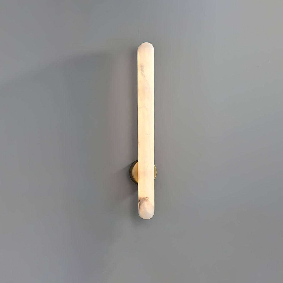 Elvenira cilindrische wandlamp van albast met goudkleurige afwerking