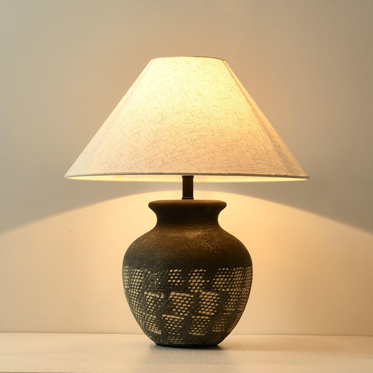 Crin Minimalistische tafellamp van keramiek