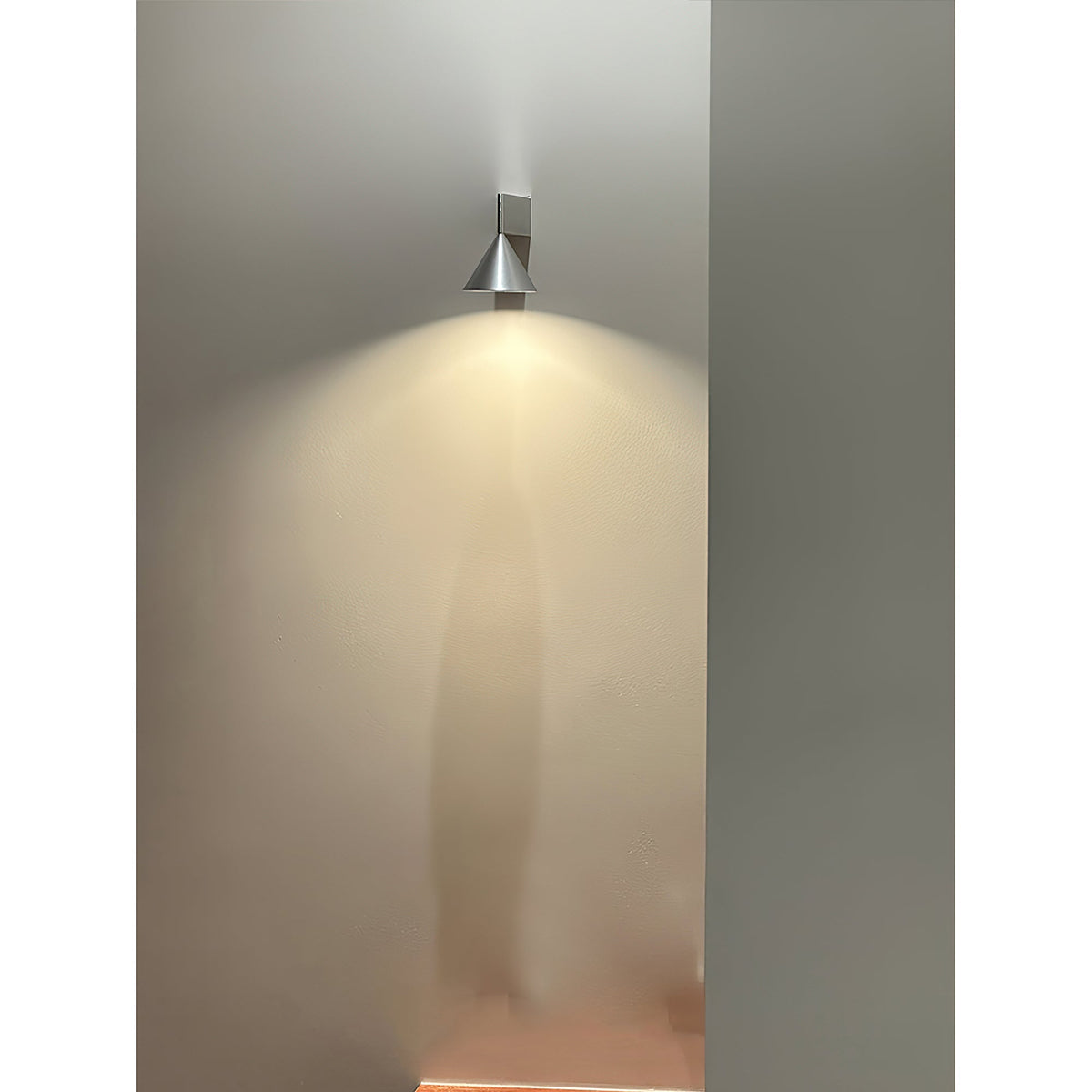 Rivarise Veyr wandlamp