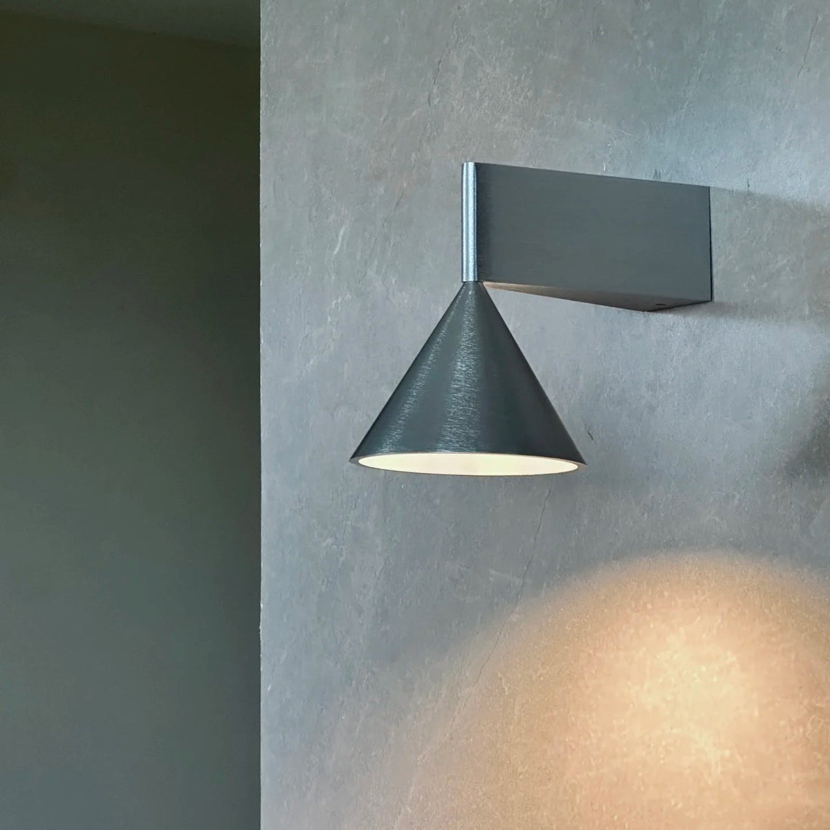 Rivarise Veyr wandlamp