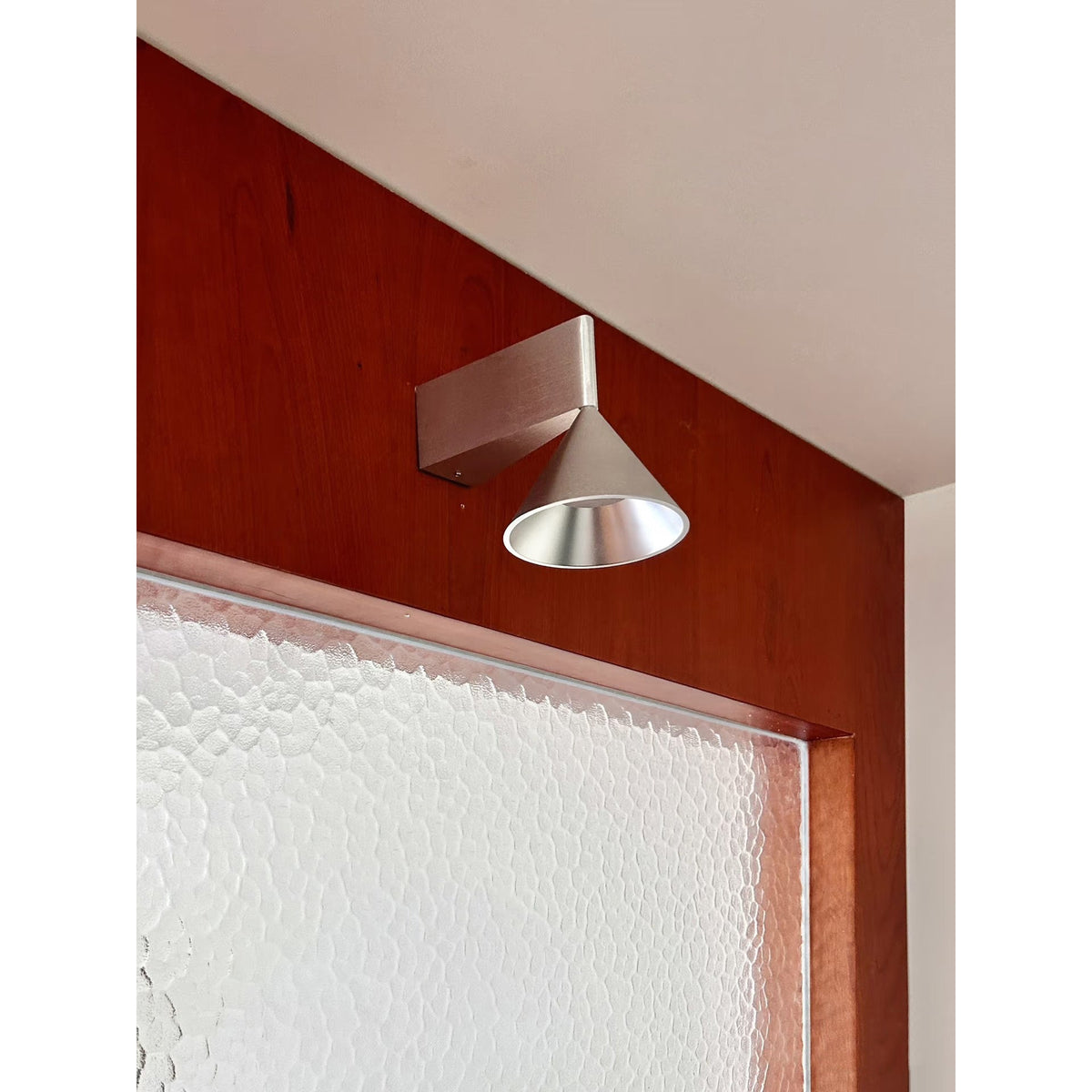 Rivarise Veyr wandlamp