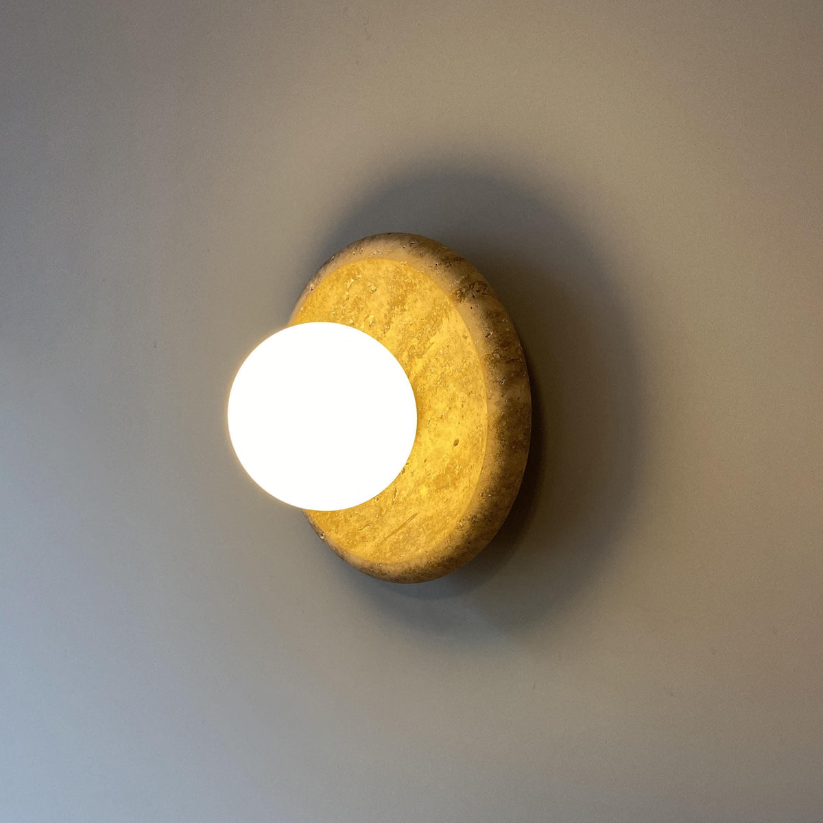 Liorerelia wandlamp