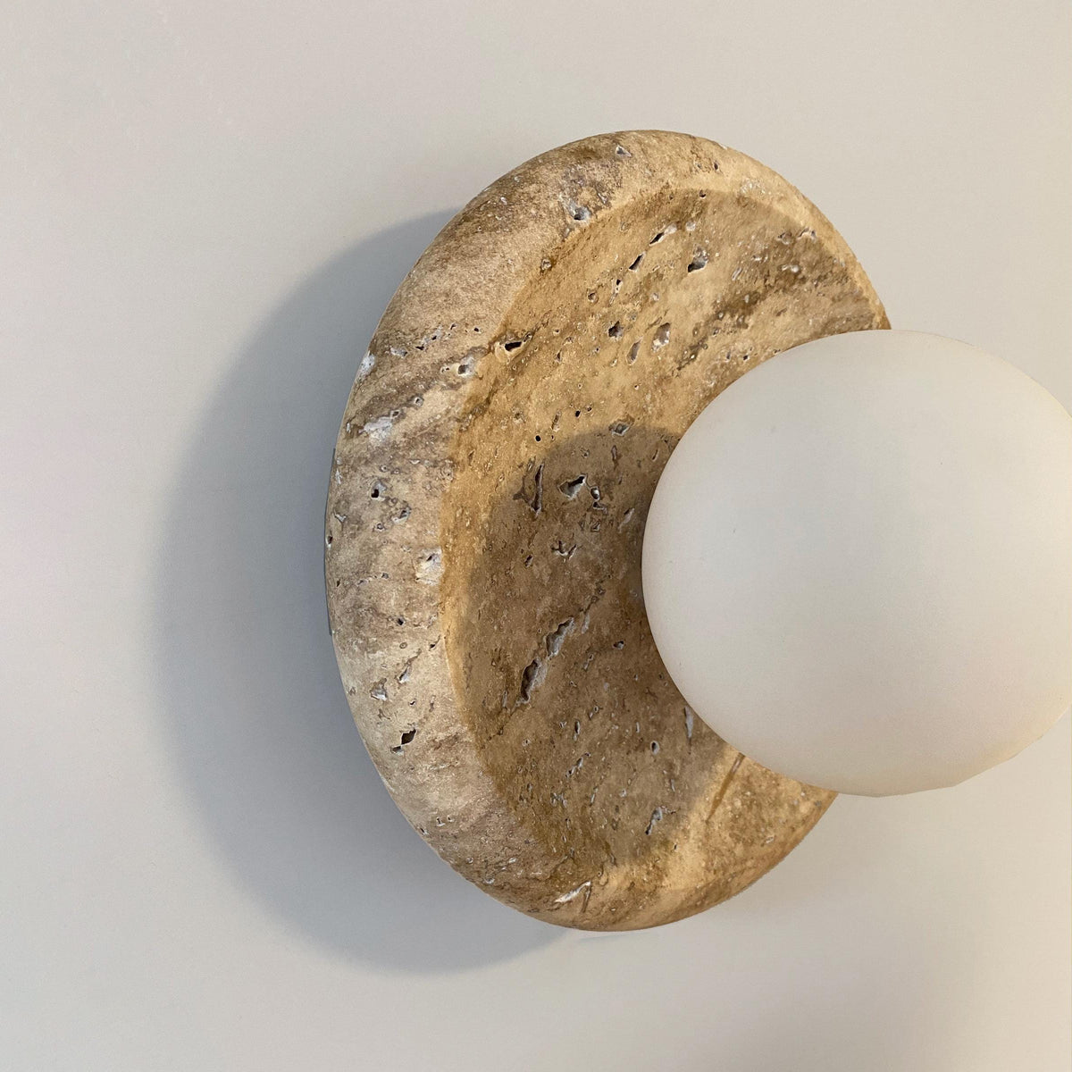 Liorerelia wandlamp