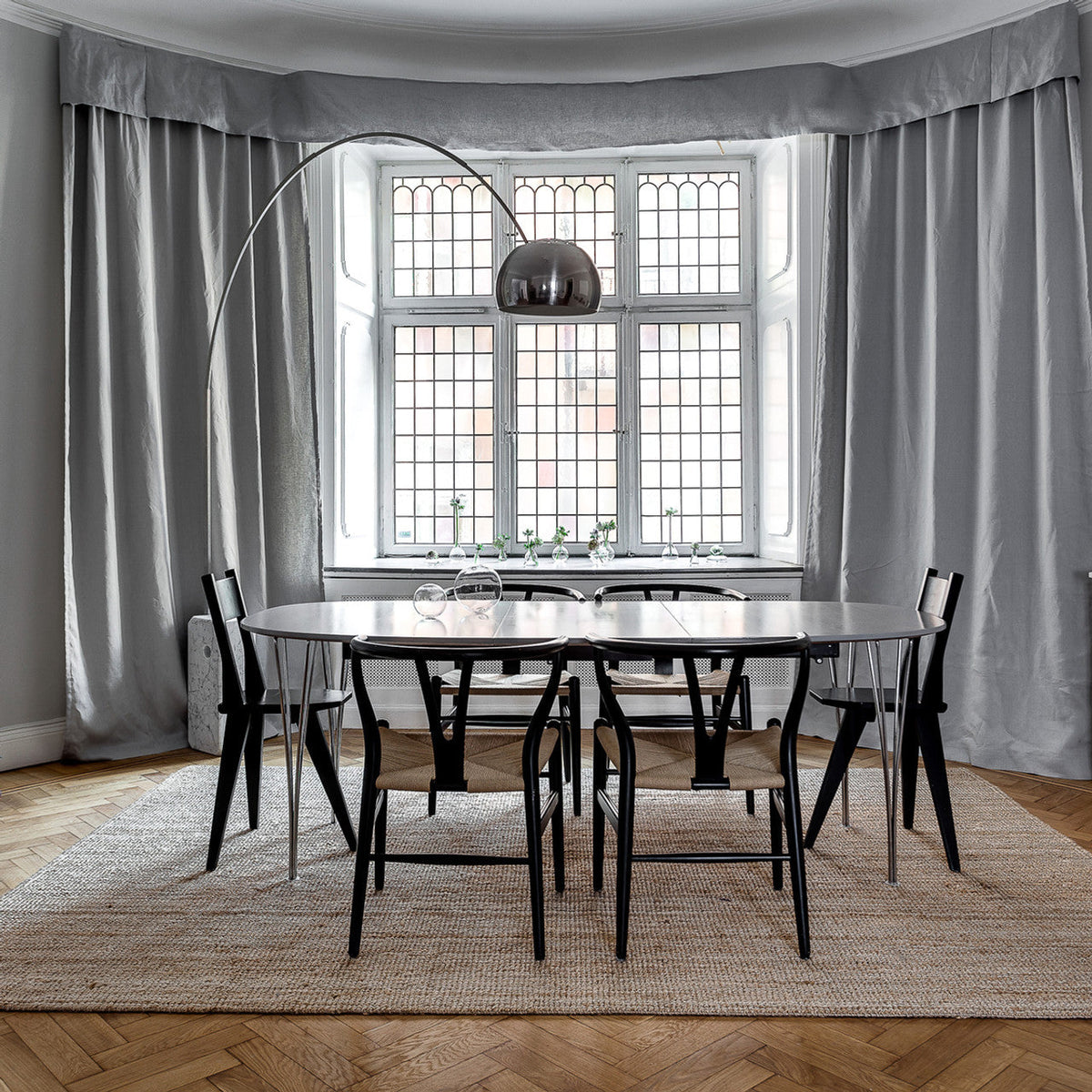 Alevra vloerlamp van staal en marmer