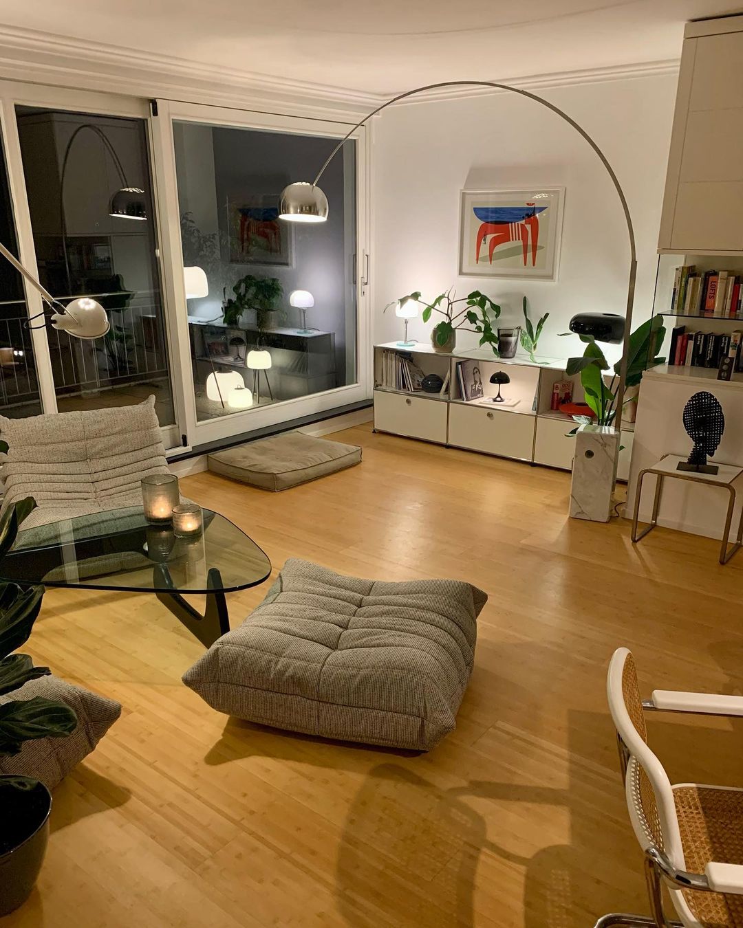 Alevra vloerlamp van staal en marmer