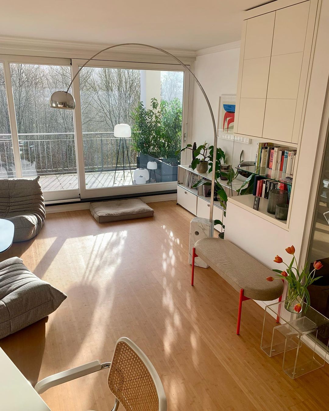 Alevra vloerlamp van staal en marmer