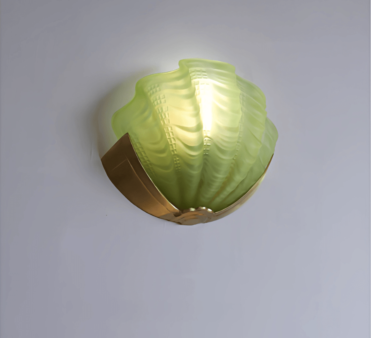 Nico Art Deco wandlamp met scallop-ontwerp in matglas