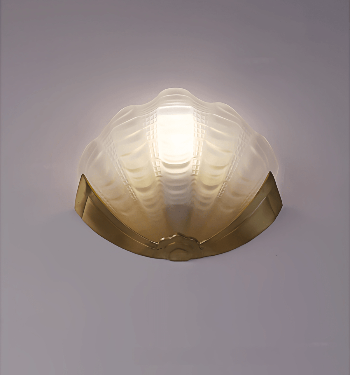 Nico Art Deco wandlamp met scallop-ontwerp in matglas