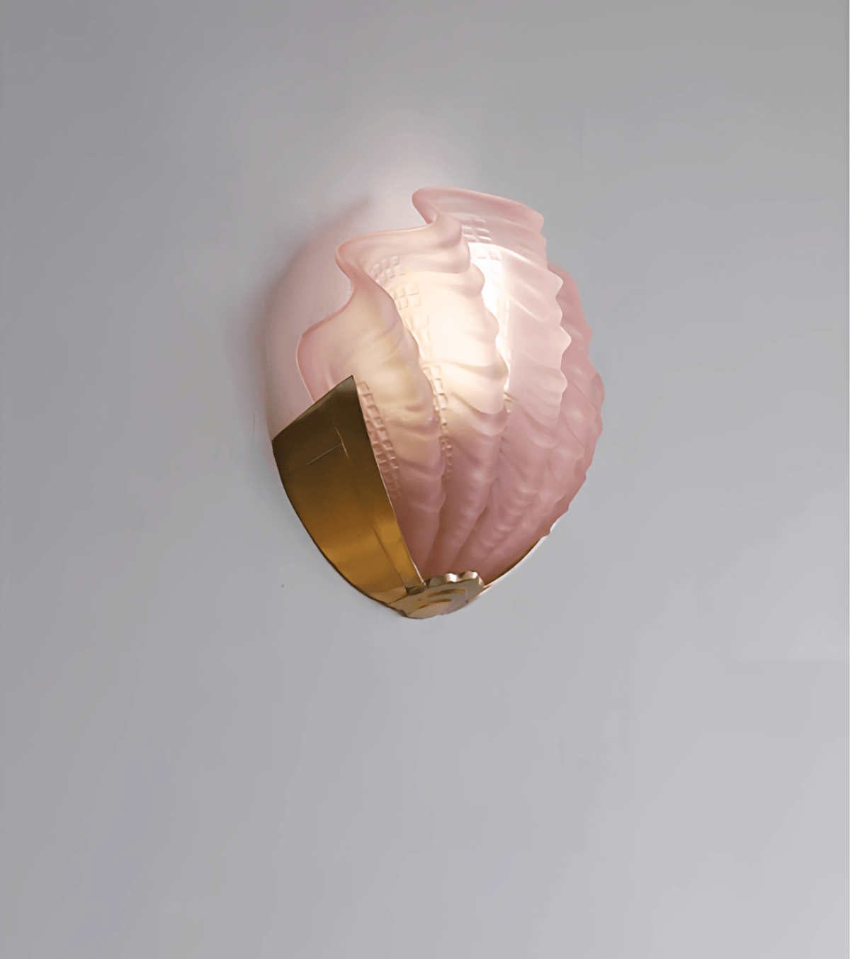 Nico Art Deco wandlamp met scallop-ontwerp in matglas