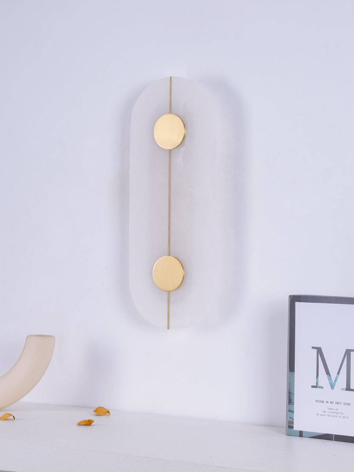Artistieke wandlamp van dolomiet en koper met retro-uitstraling