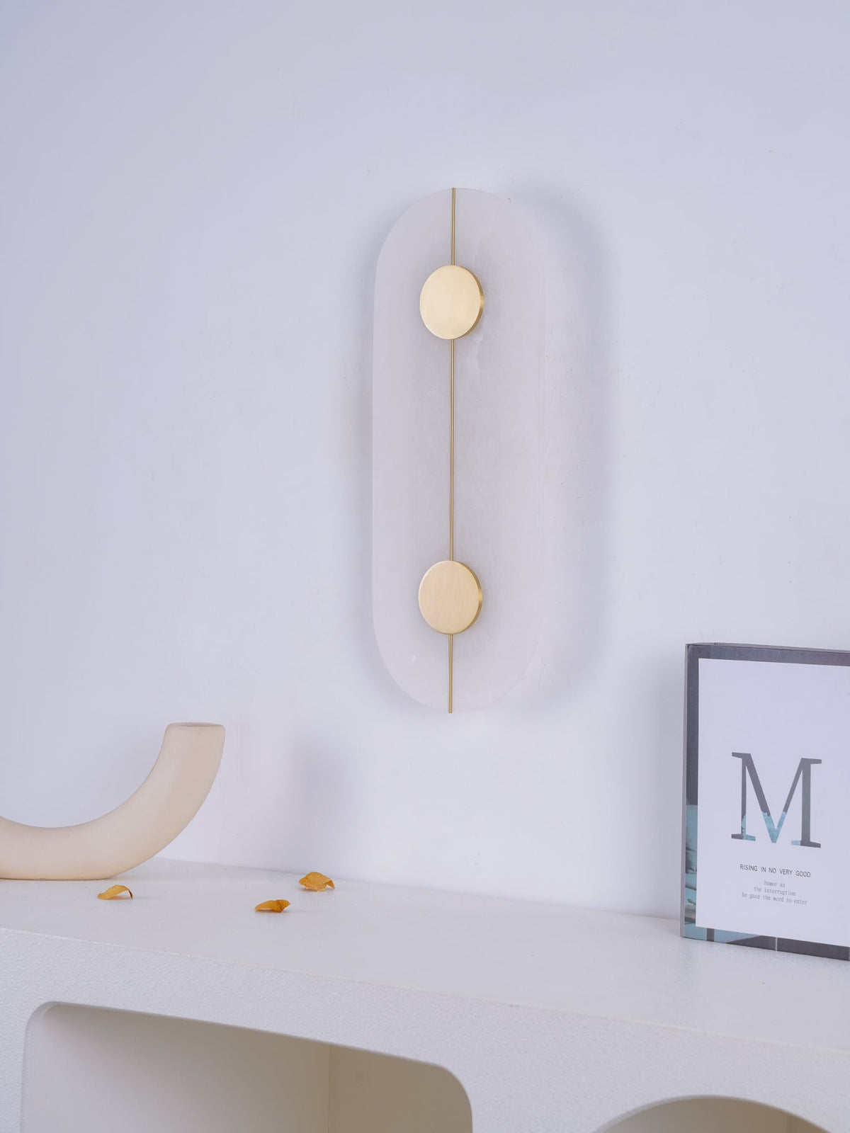 Artistieke wandlamp van dolomiet en koper met retro-uitstraling