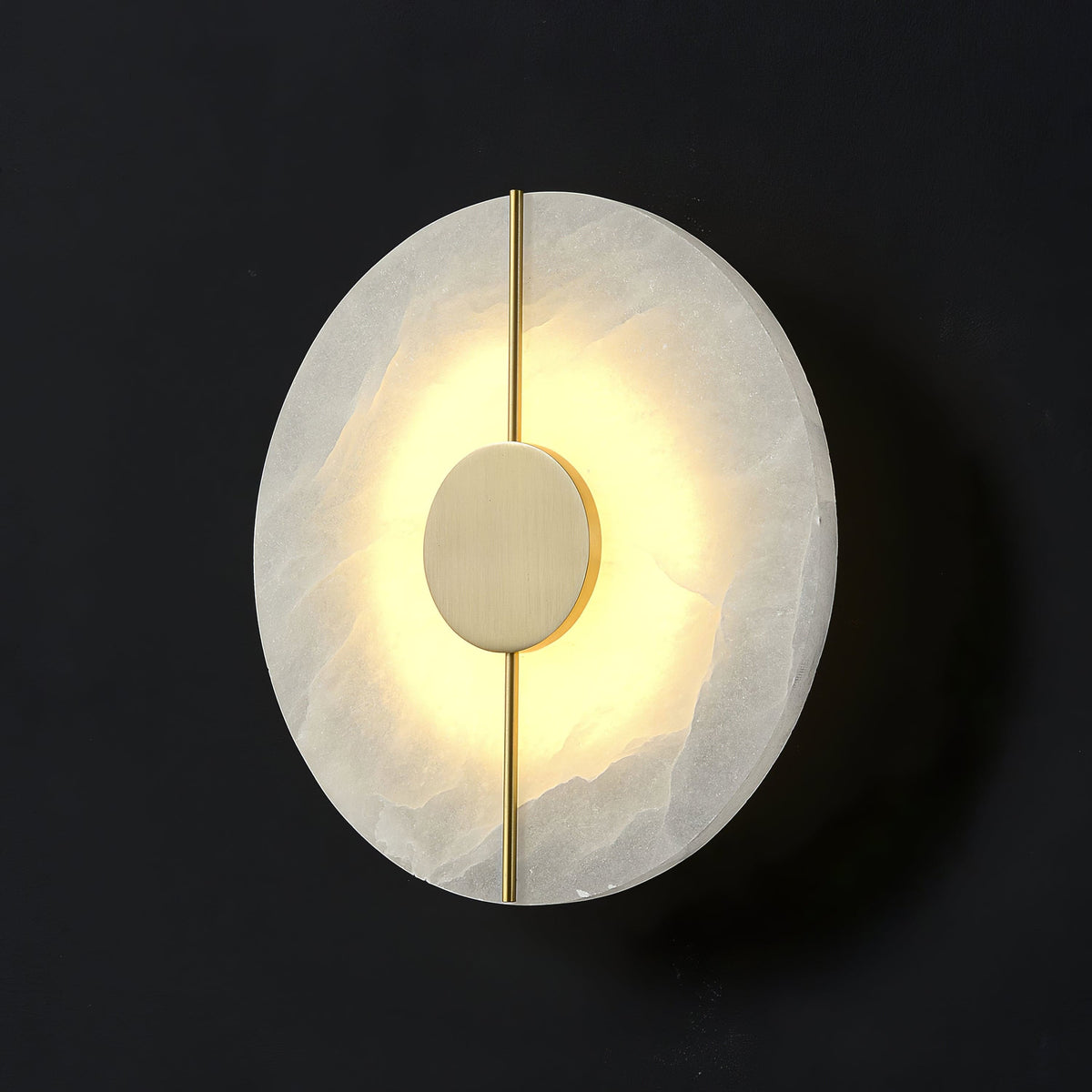 Artistieke wandlamp van dolomiet en koper met retro-uitstraling