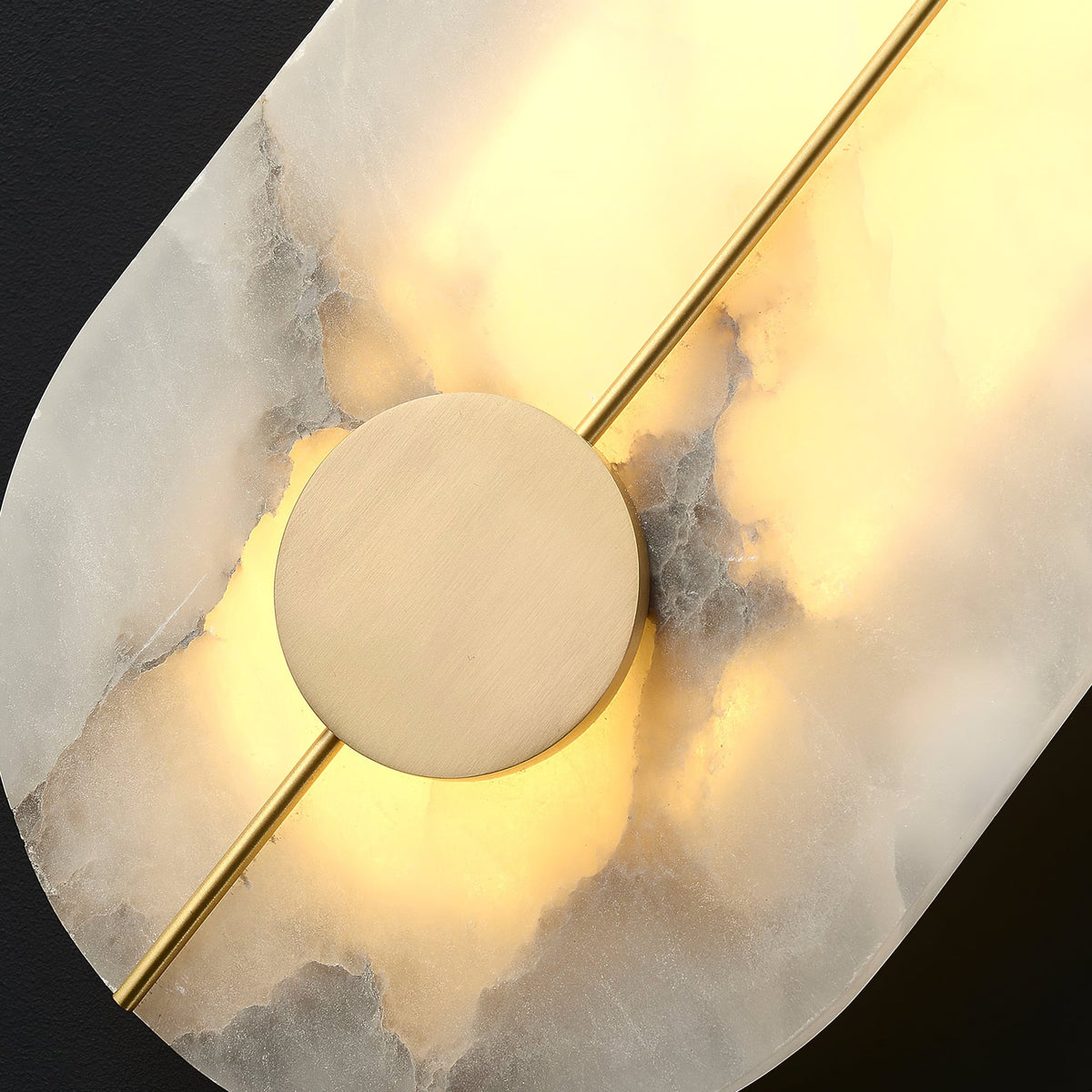 Artistieke wandlamp van dolomiet en koper met retro-uitstraling