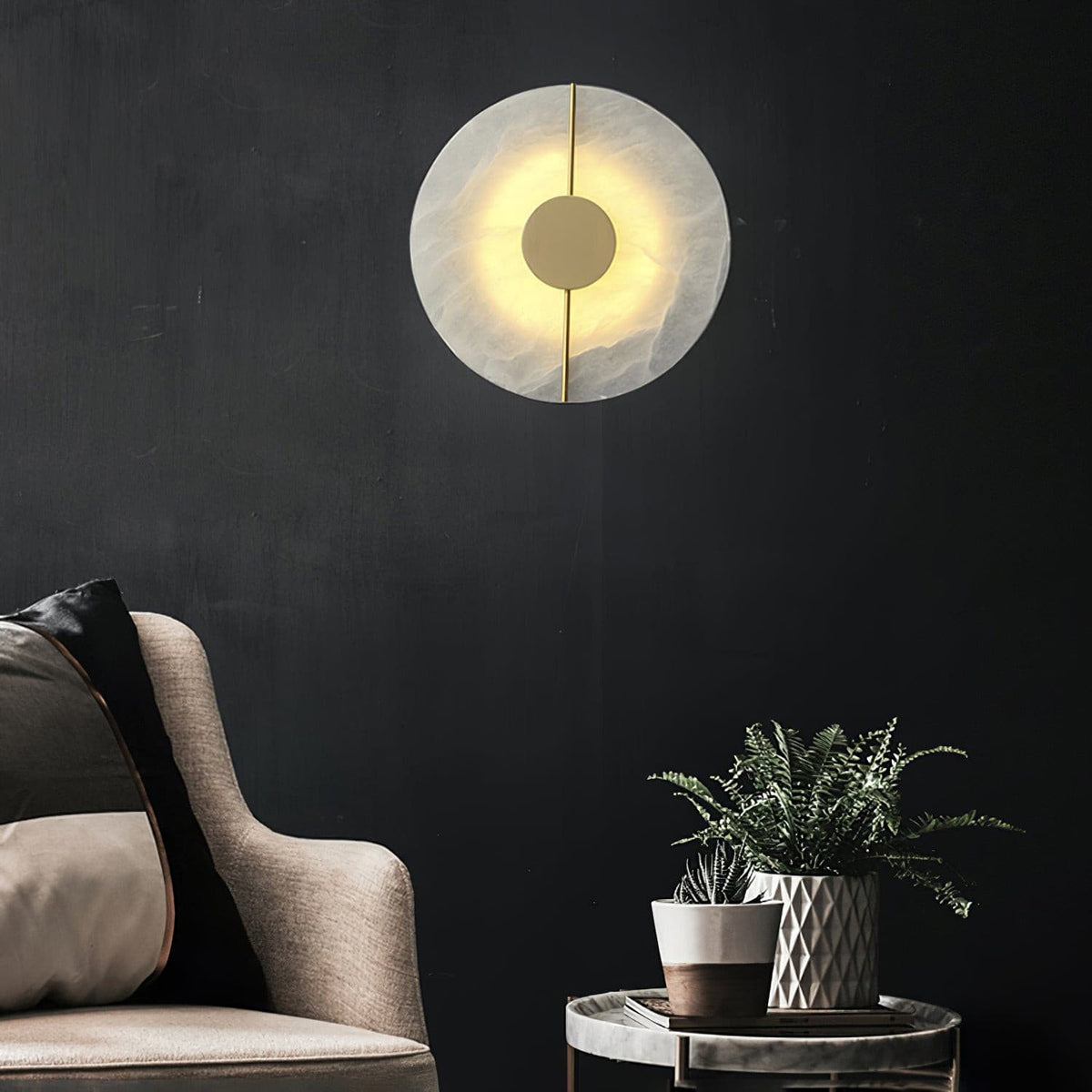 Artistieke wandlamp van dolomiet en koper met retro-uitstraling