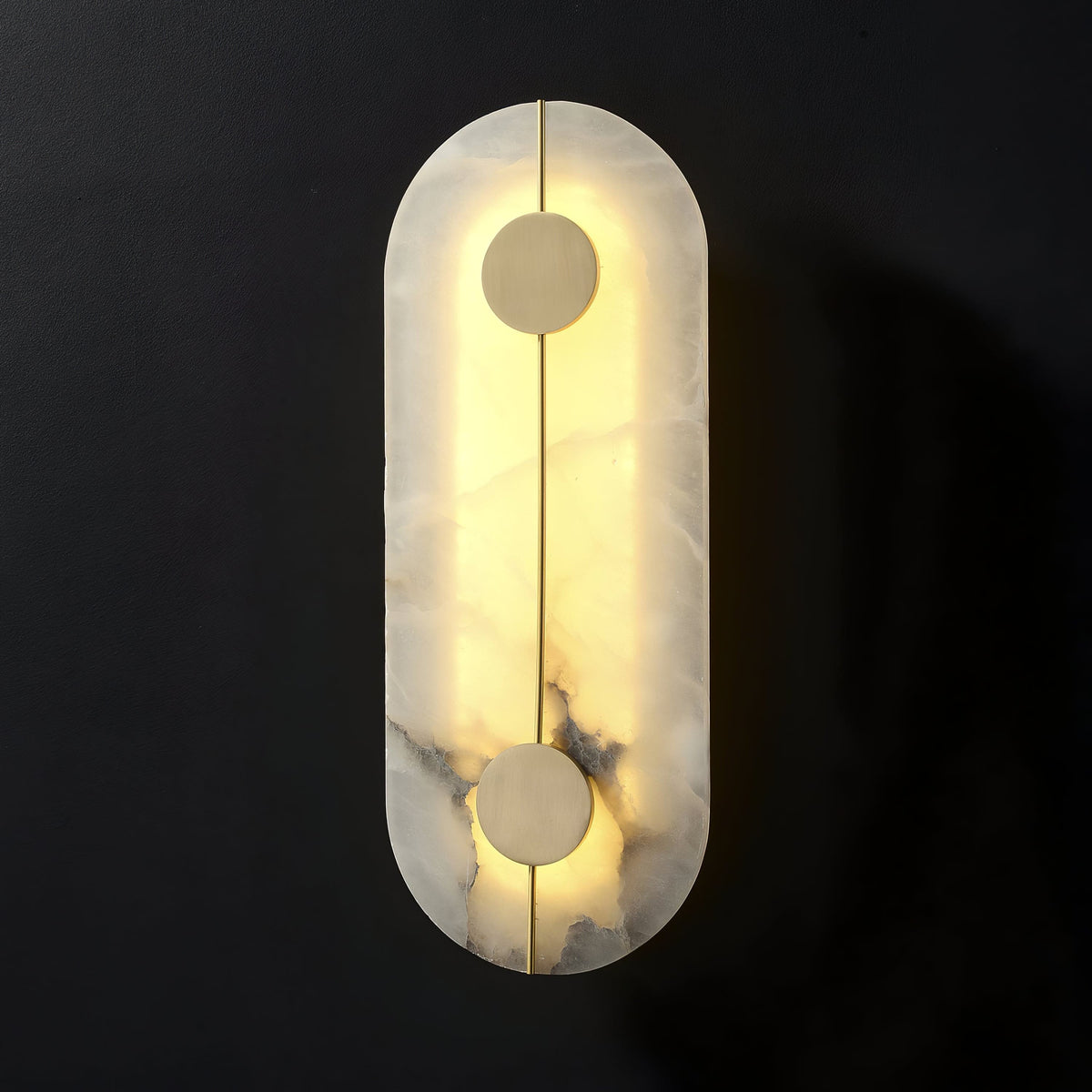 Artistieke wandlamp van dolomiet en koper met retro-uitstraling