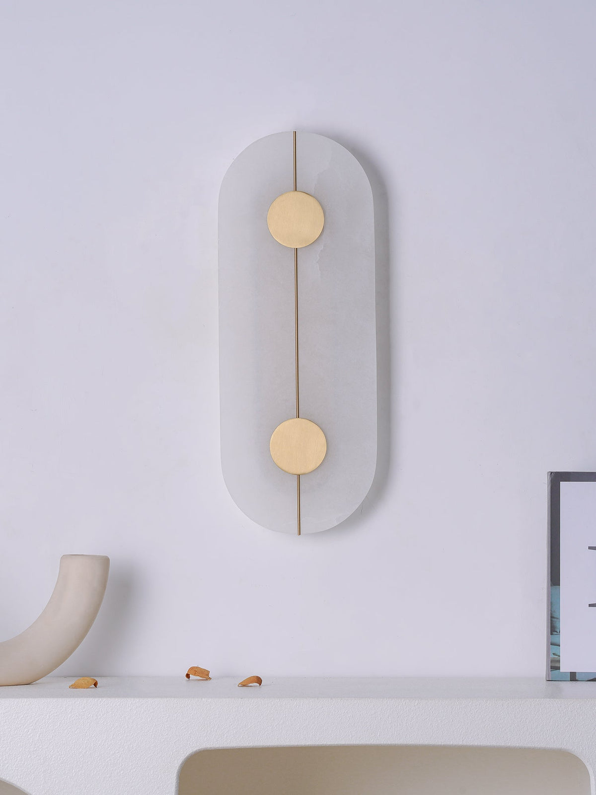 Artistieke wandlamp van dolomiet en koper met retro-uitstraling