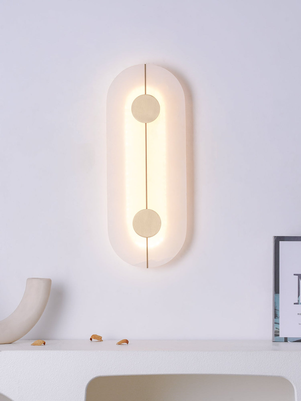 Artistieke wandlamp van dolomiet en koper met retro-uitstraling