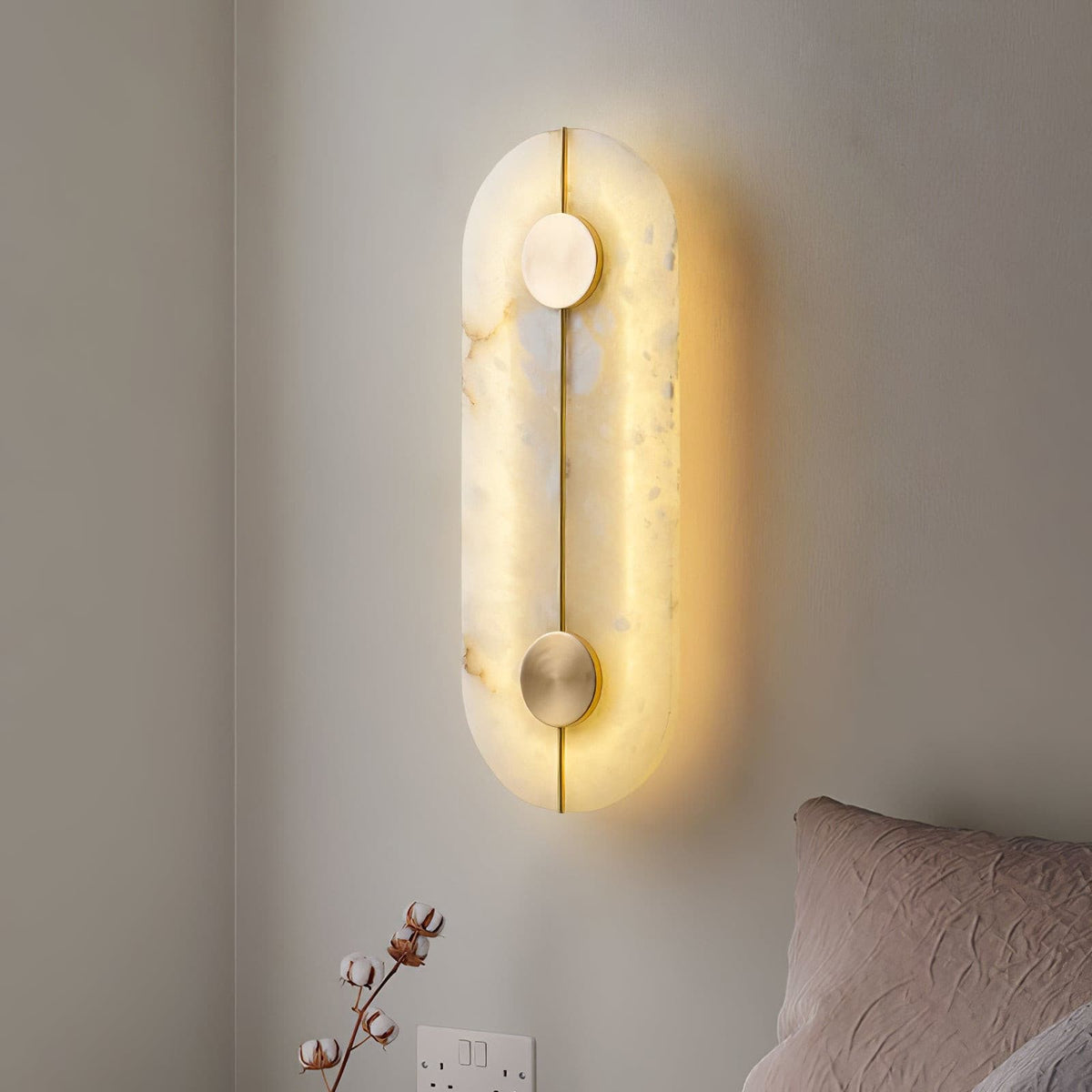 Artistieke wandlamp van dolomiet en koper met retro-uitstraling