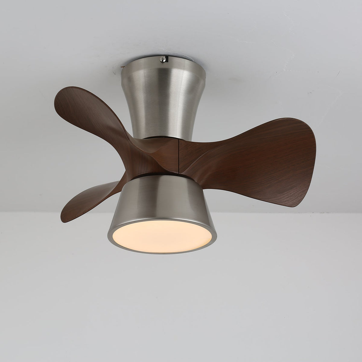 Nera Moderne plafondventilator met verlichting van walnoothout en nikkel