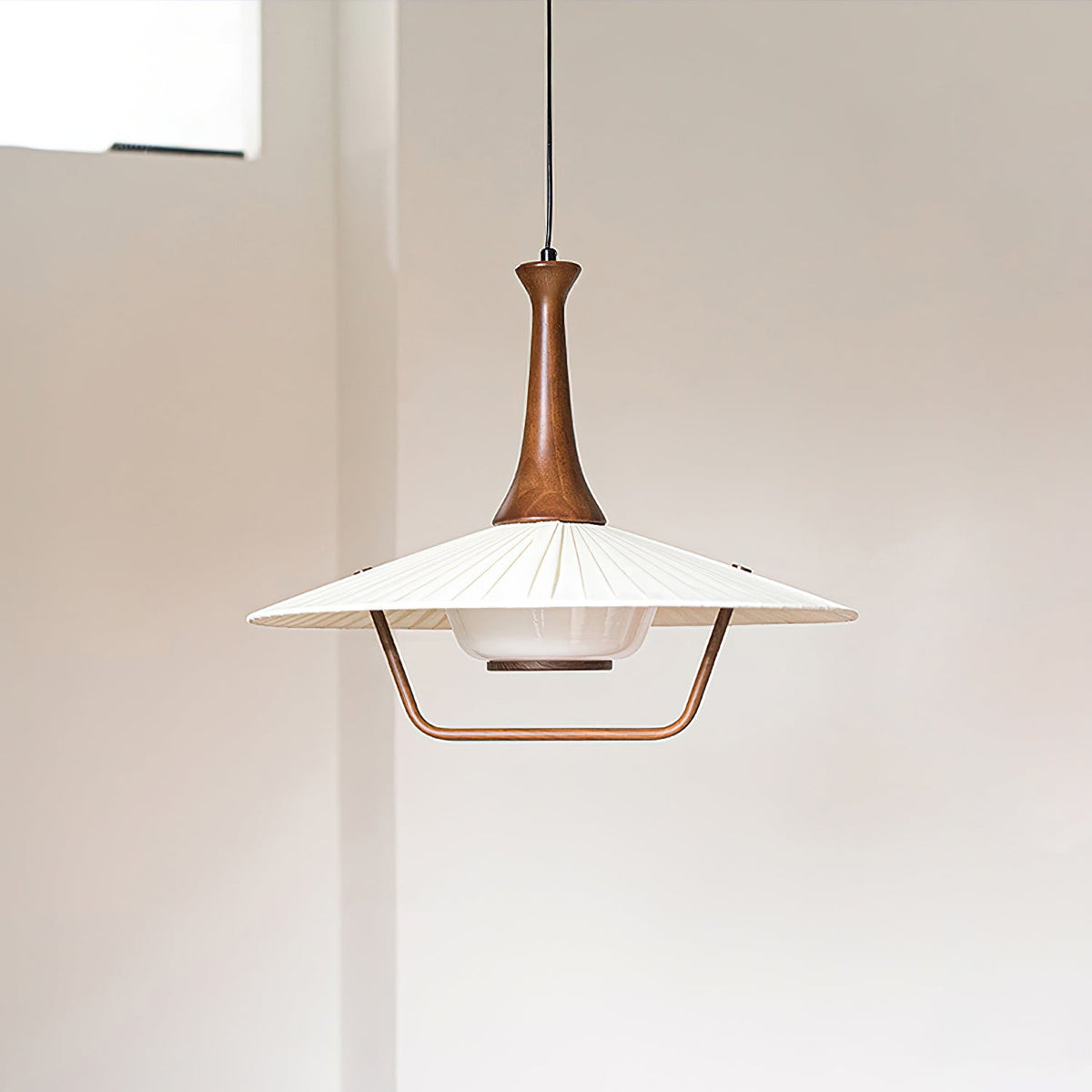 Vionne Mid-Century hanglamp van walnoothout en witte kap