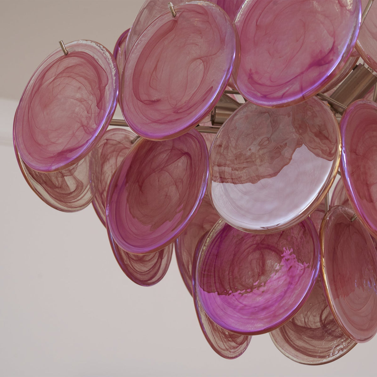 Celeian Kroonluchter Roze Iridescent Glazen Schijven Gelaagd Romantisch