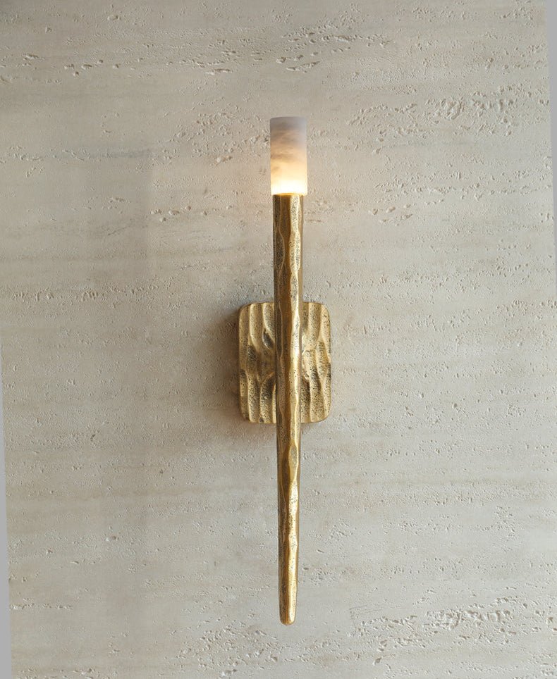 Julius wandlamp met albasten kap in cilindervormige minimalistische stijl