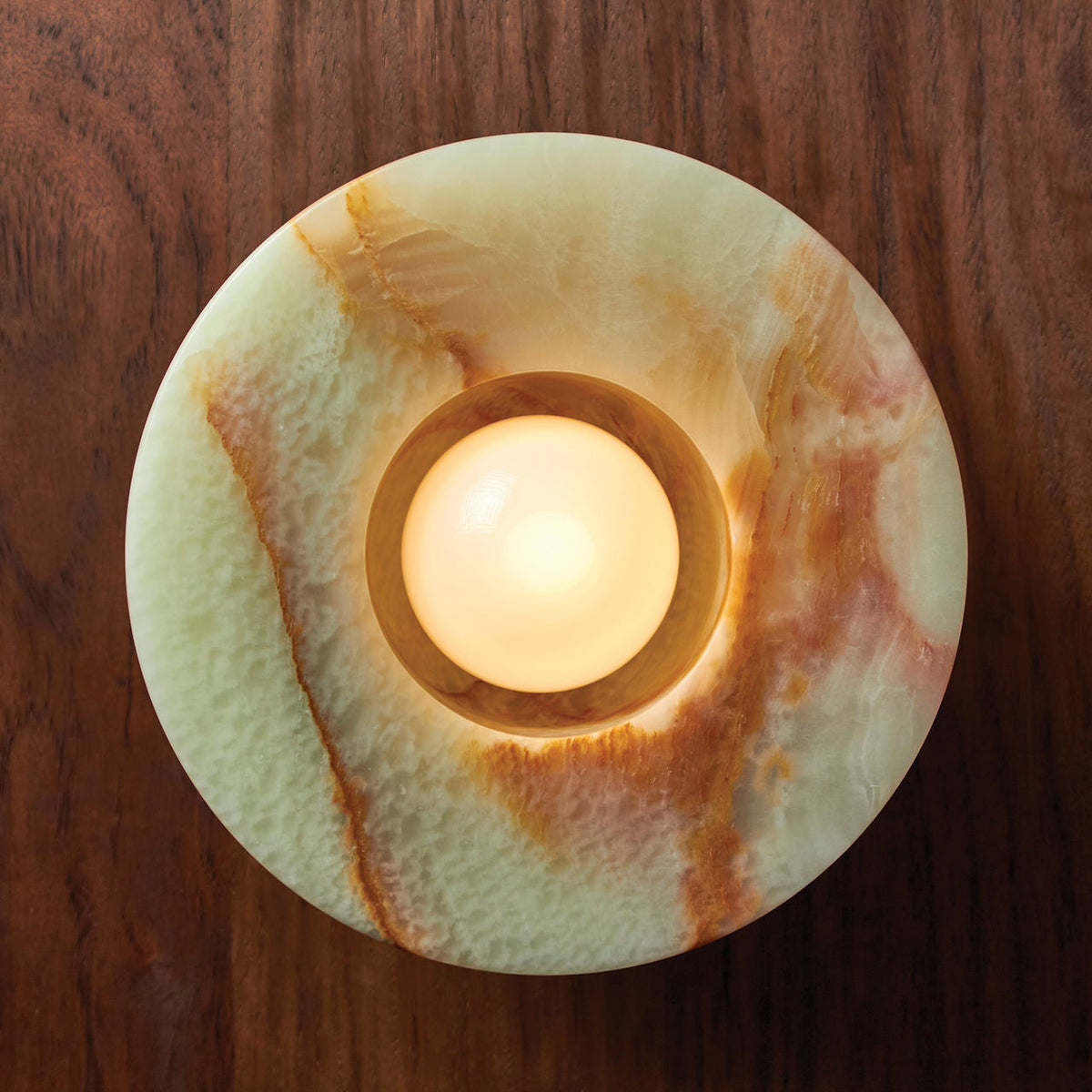 Lioruielle wandlamp van glas met oppervlakteglas in en goud