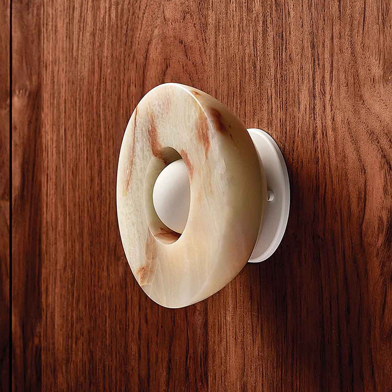 Lioruielle wandlamp van glas met oppervlakteglas in en goud