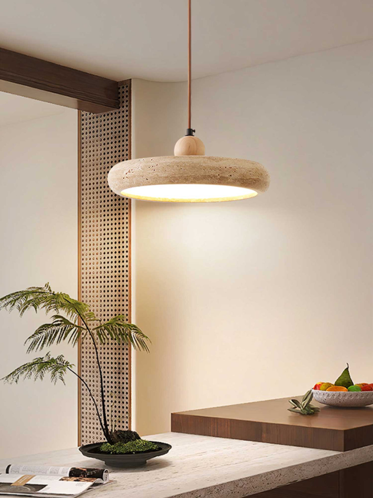 Noraraine Minimalistische hanglamp van geel travertin