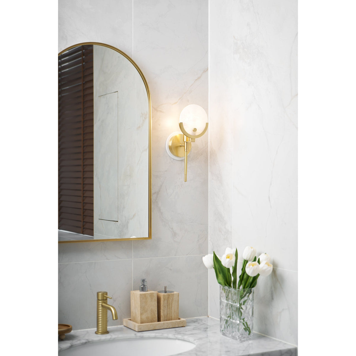 Ljomuvyo Moderne minimalistische wandlamp van messing met albasten kap