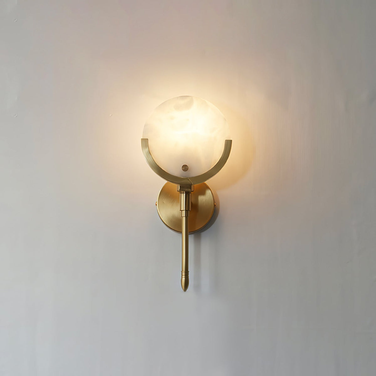 Ljomuvyo Moderne minimalistische wandlamp van messing met albasten kap